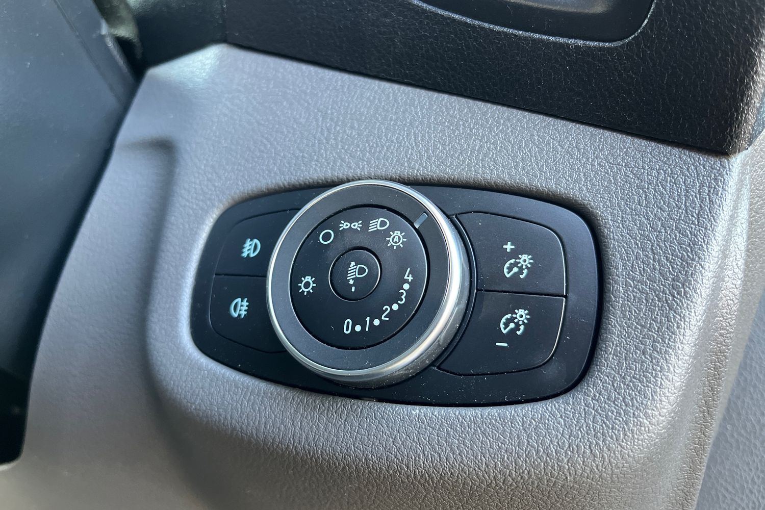 Ford TRANSIT CONNECT Photo 33