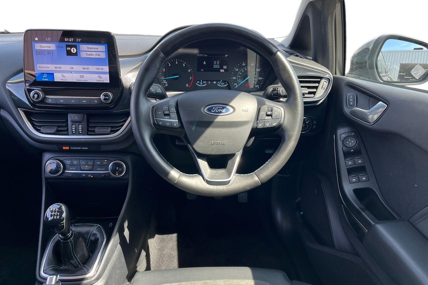 Ford FIESTA Photo 10