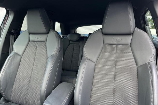 AUDI Q4 E-Tron Photo 21