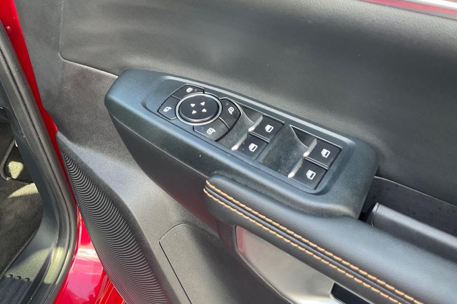 Ford RANGER Photo autoimg-b61def69e1d8c6efbb1b7c9ade18c340275a7daa.jpg