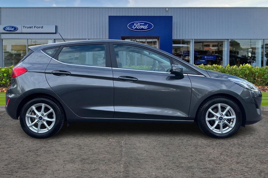 Ford FIESTA Photo autoimg-b62071e8bef3a08768a915cf613950e223131041.jpg