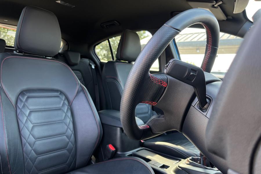 Ford FOCUS Photo autoimg-b62473880d55bd93c8372995fa15e7a9210f3574.jpg