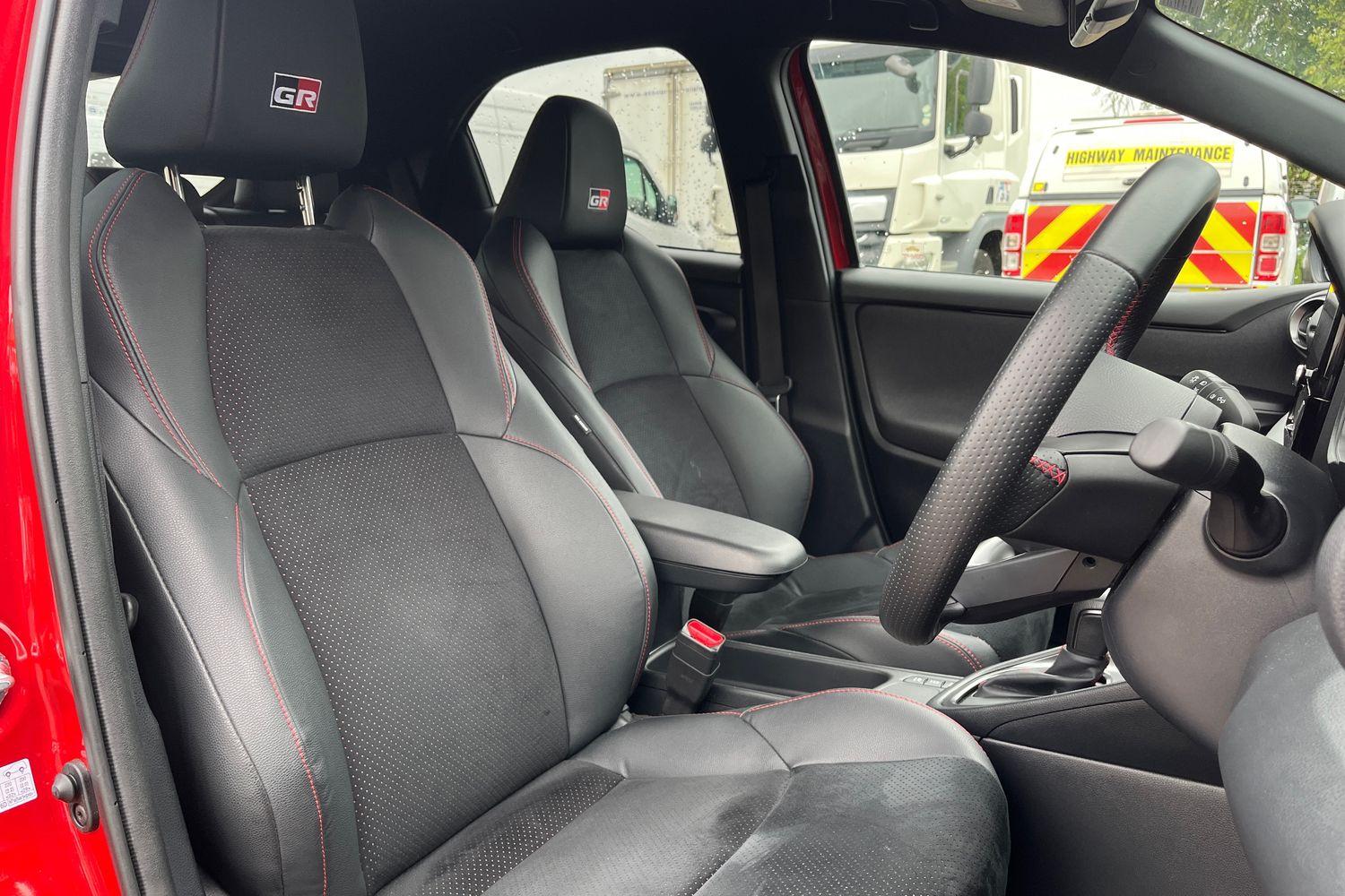 Toyota YARIS Photo 16