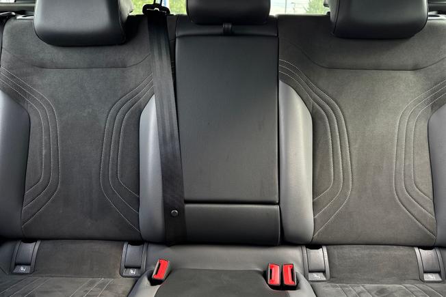 VOLKSWAGEN ID.4 Photo 45