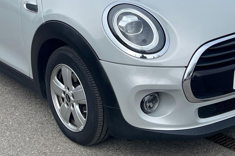 MINI HATCHBACK Photo autoimg-b63a8220cc10ac007df6c2149e21707b74a75165.jpg