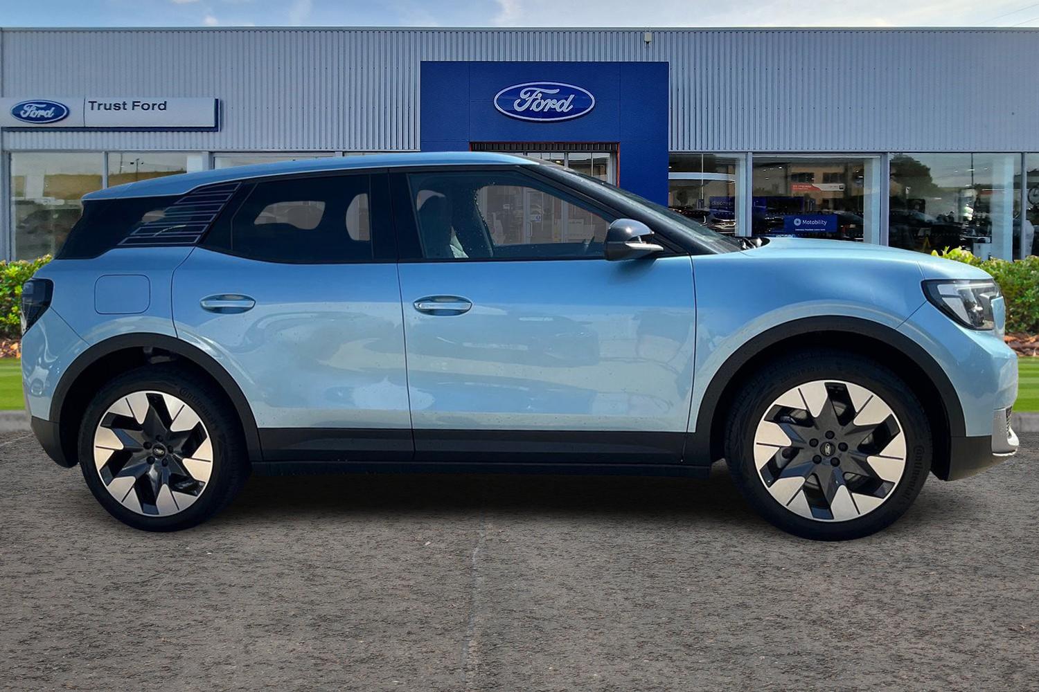 Ford Explorer Photo 2