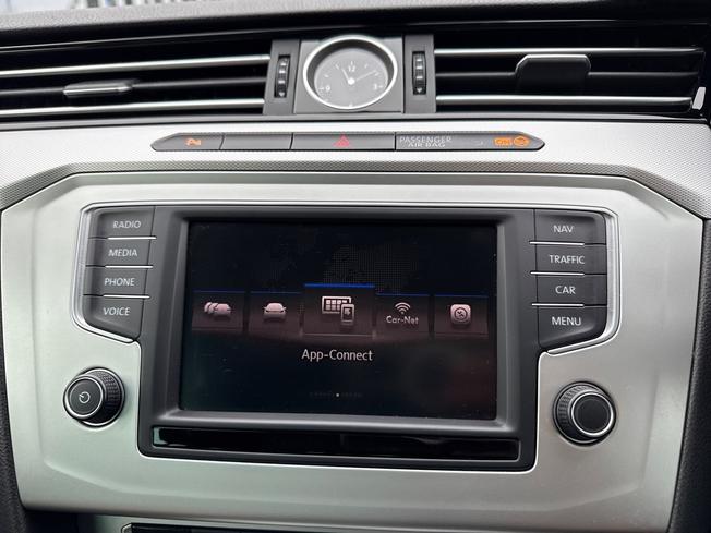VOLKSWAGEN Passat Photo 13