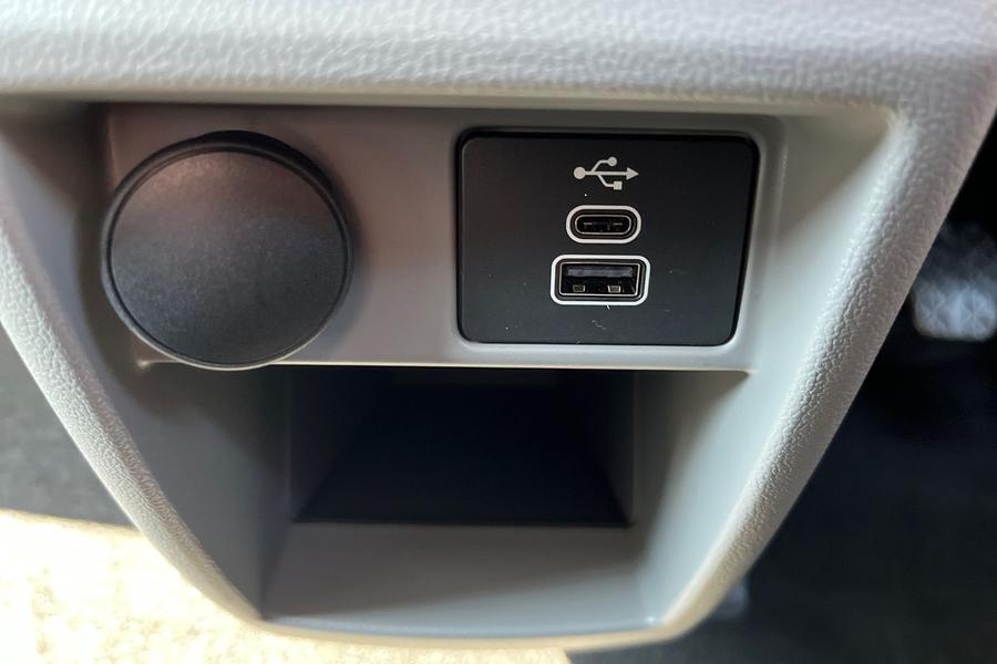 Ford TRANSIT CUSTOM Photo autoimg-b645f1edfb7685c0d8f41b91efc9466e5a838d1d.jpg