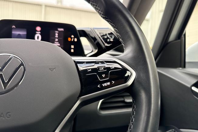 VOLKSWAGEN ID.3 Photo 17