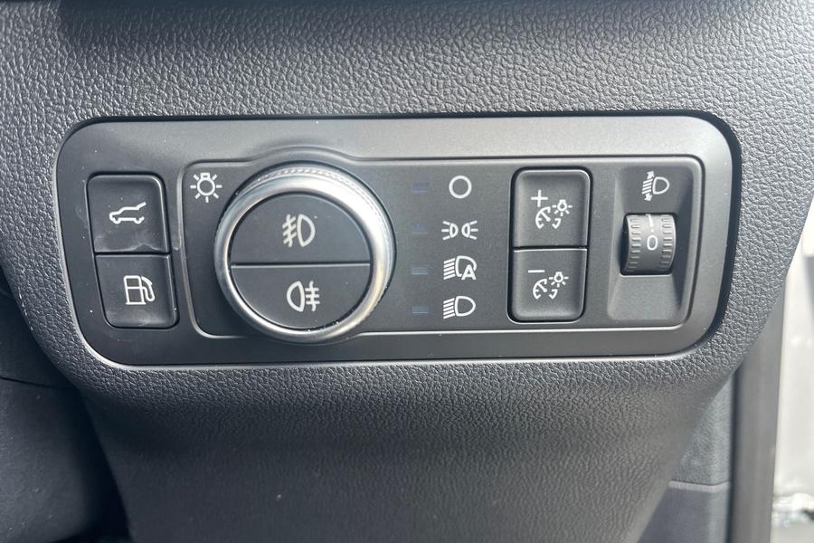Ford Kuga Photo autoimg-b648d8e2be3398bc961ee1a5392ecc6293b99ee5.jpg