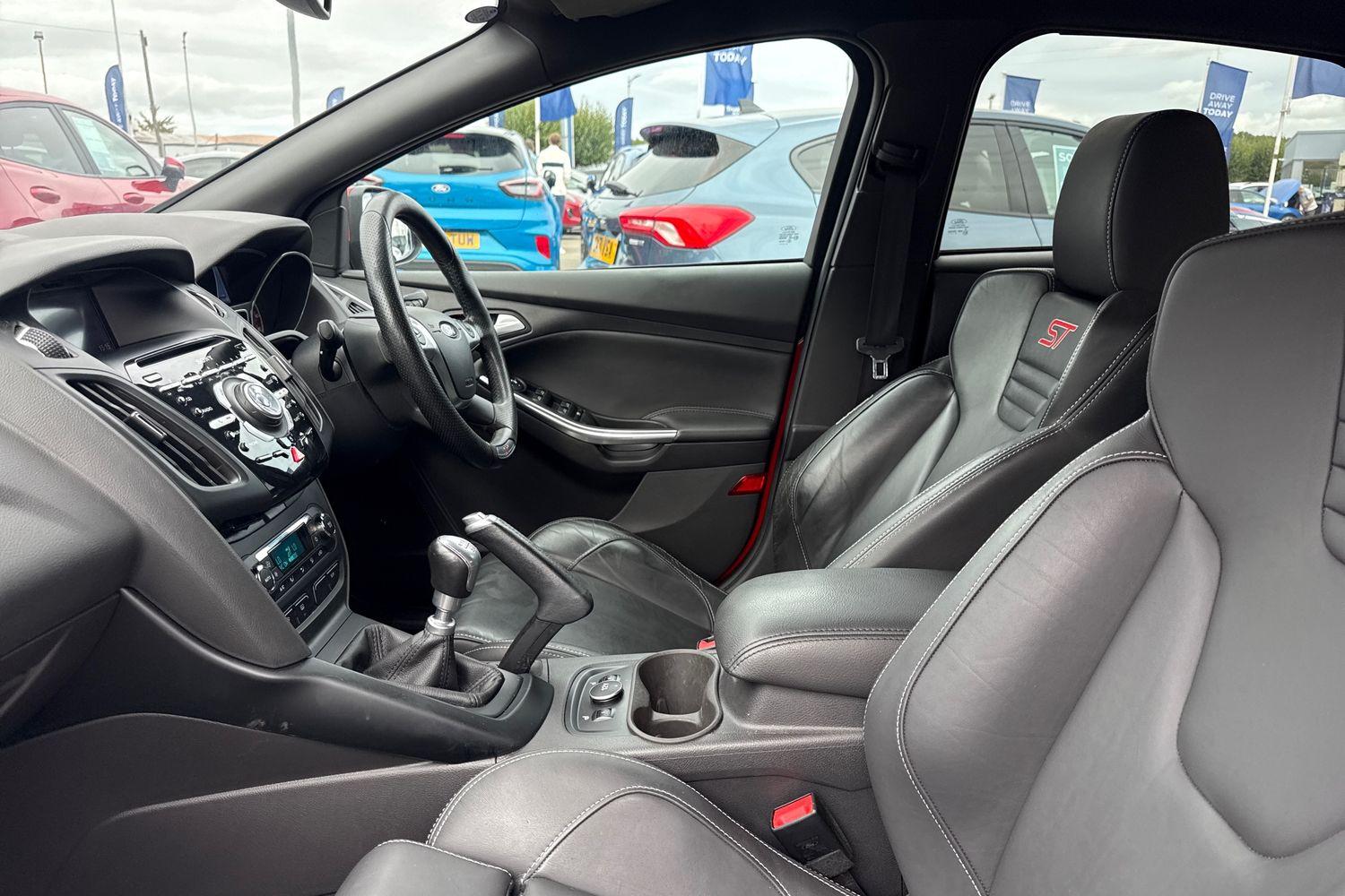 Ford FOCUS Photo 18