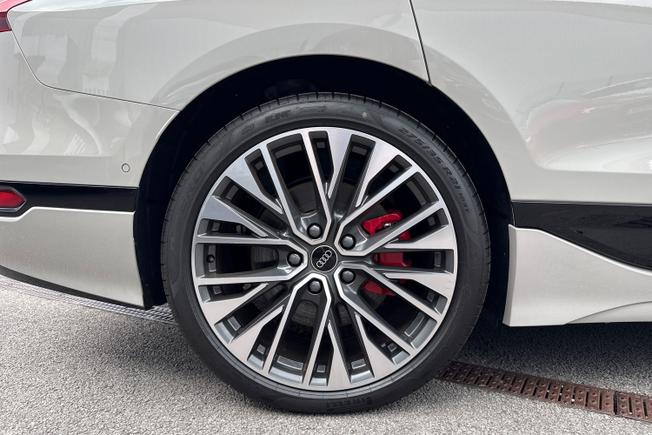 AUDI A6 E-Tron Avant Photo 5