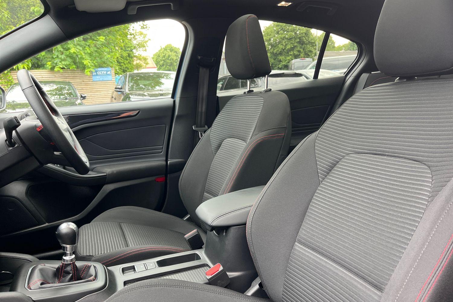 Ford FOCUS Photo 18