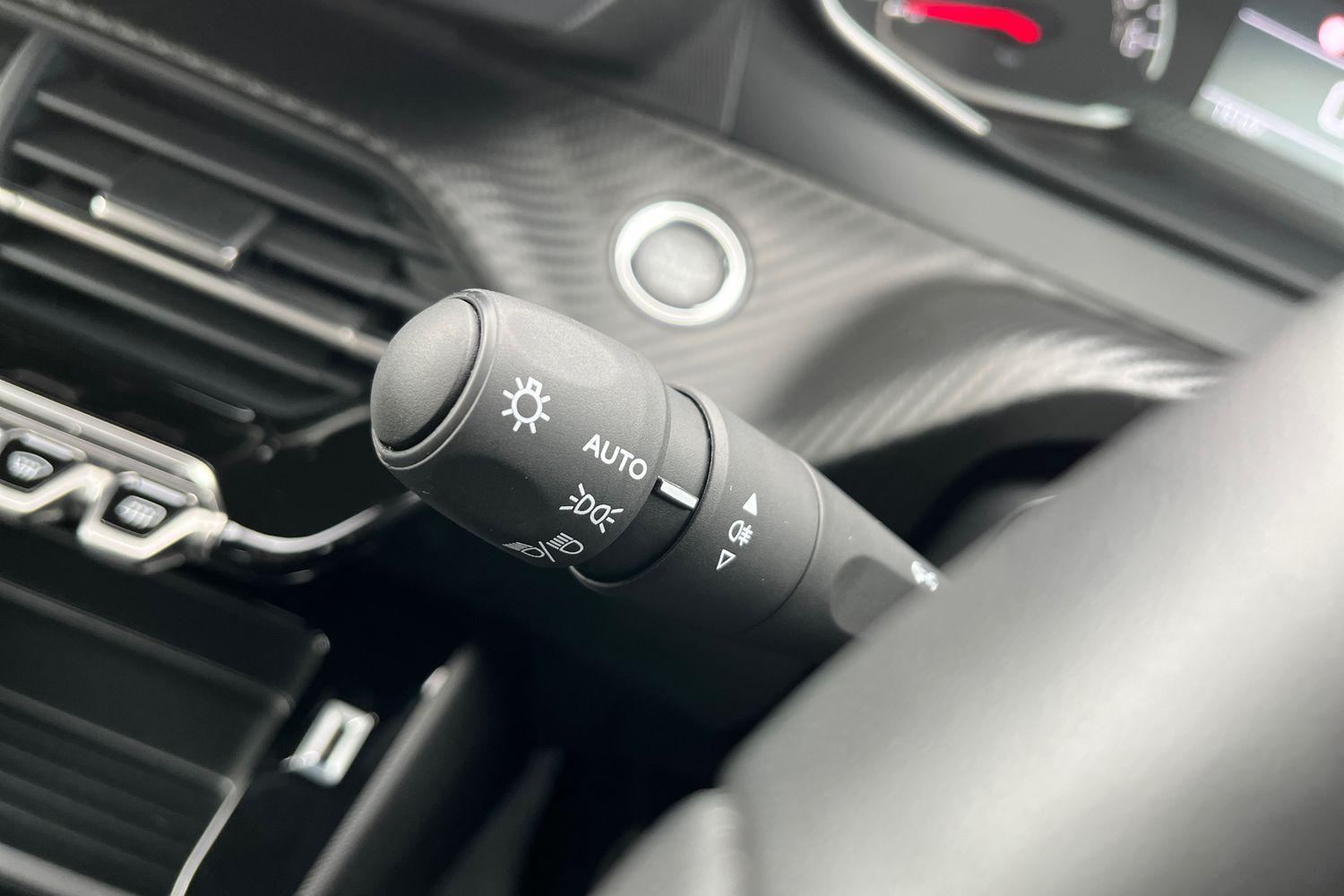 Peugeot 208 Photo 13