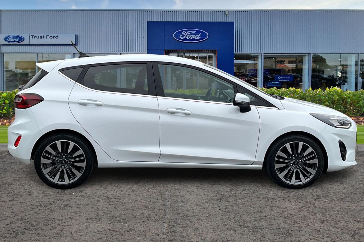 Ford FIESTA Photo 2