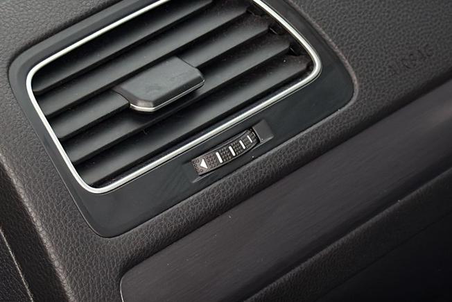 VOLKSWAGEN Golf Photo 44