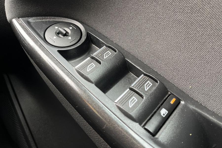 Ford Focus Photo autoimg-b668c9c378bd4fecb25825297f6a6595f4860095.jpg