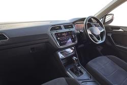 VOLKSWAGEN Tiguan Photo 2