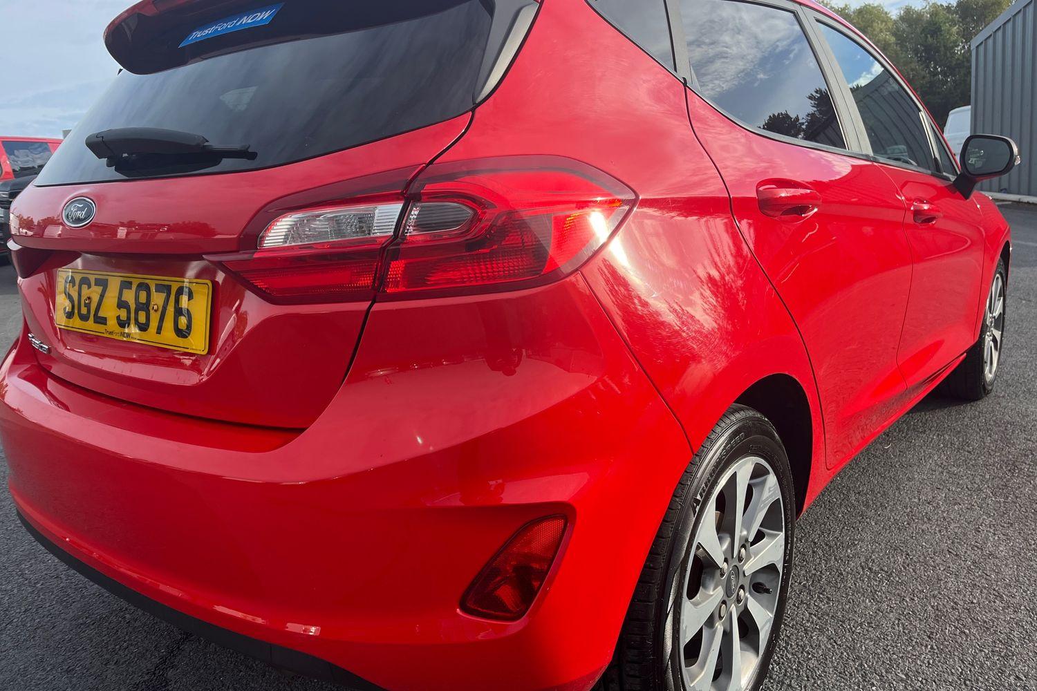 Ford FIESTA Photo 24