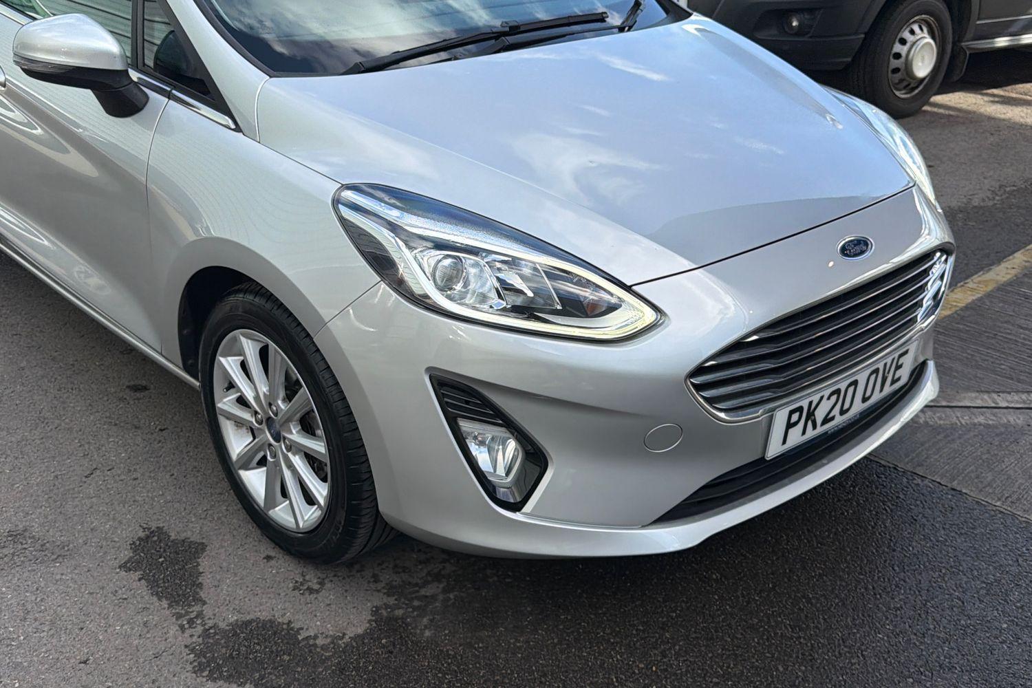 Ford FIESTA Photo 33