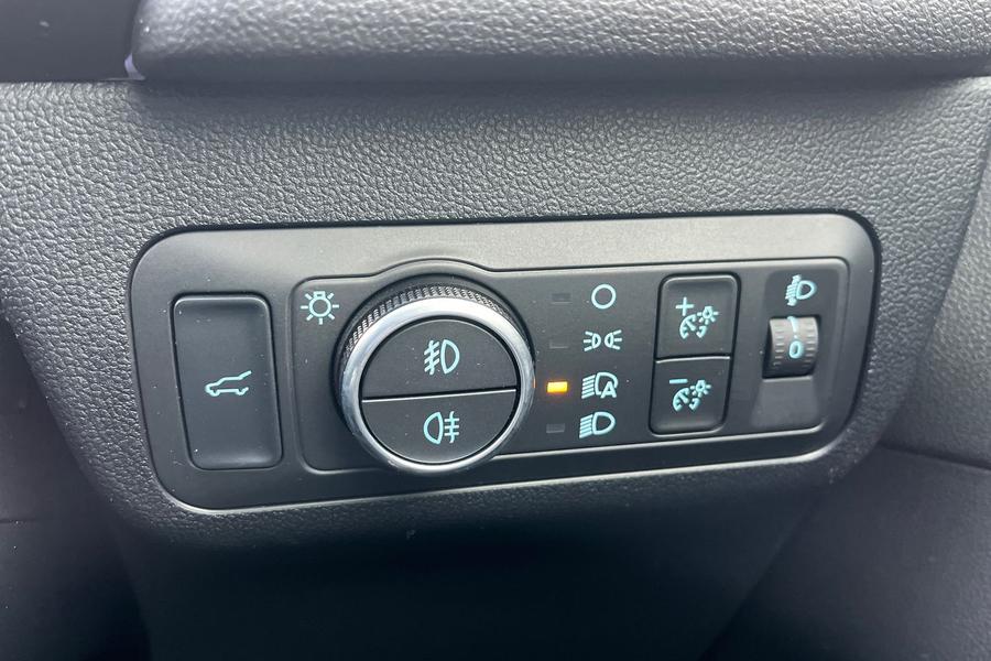 Ford KUGA Photo autoimg-b681c9c73ed217acb3abbda197ab78ee64a941e6.jpg
