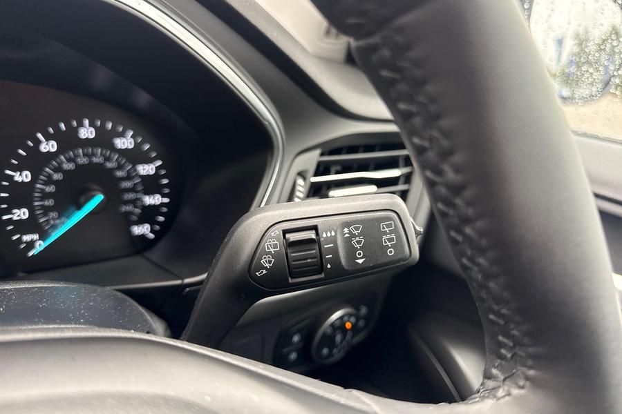 Ford FOCUS Photo autoimg-b683d16d0dafc1993e4bcafbe45d38d088430345.jpg