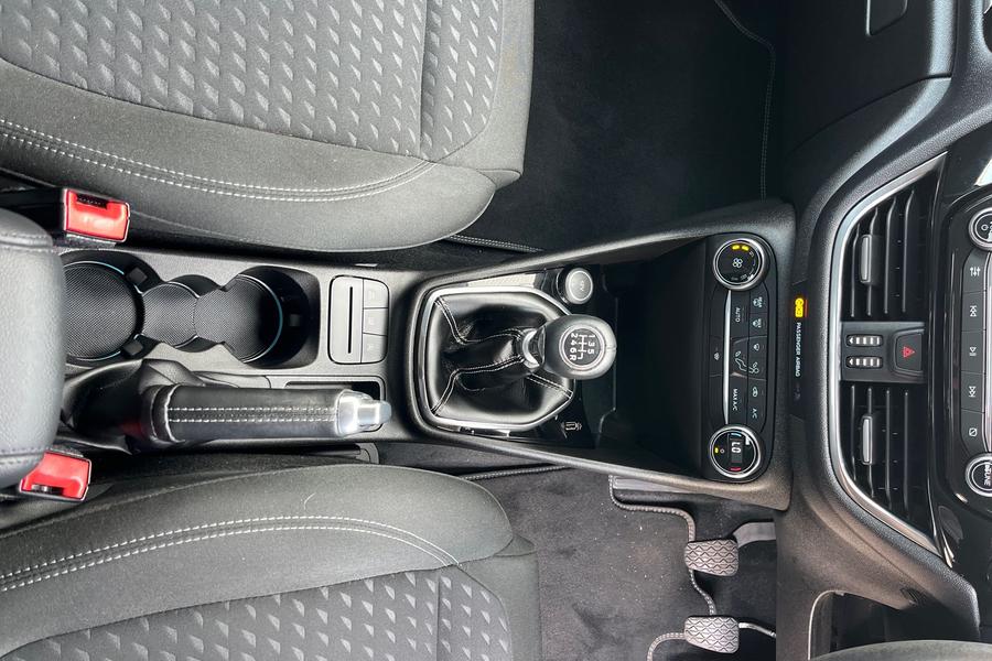 Ford Fiesta Photo autoimg-b684620d19f77dd04e78b760ee921b1765e1d635.jpg
