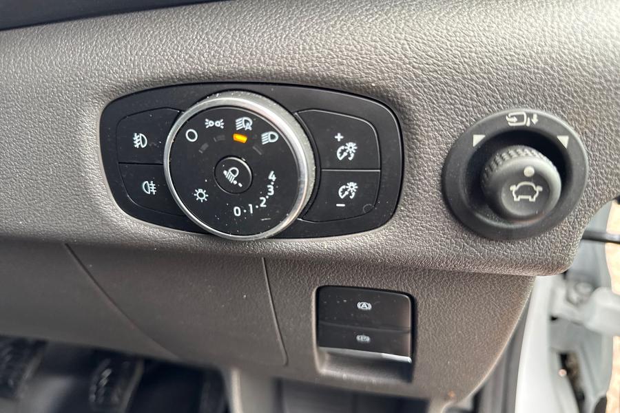 Ford TRANSIT Photo autoimg-b68a33e7702a5a20f1bbc5f8a6d507689c04be4b.jpg