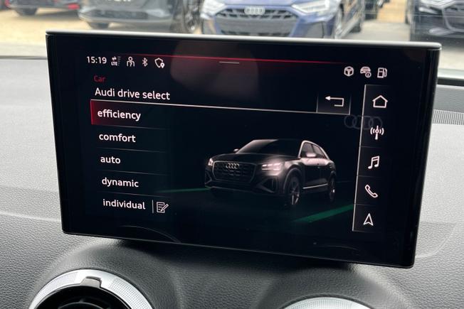 AUDI  SQ2 Photo 33