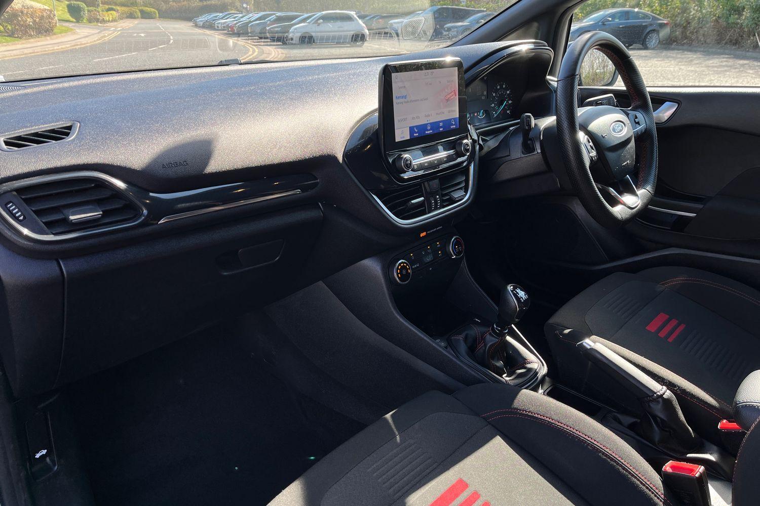 Ford FIESTA Photo 17