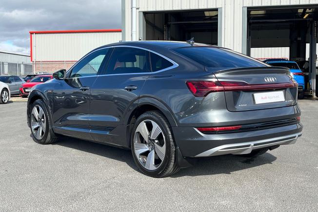 AUDI e-tron Photo 29