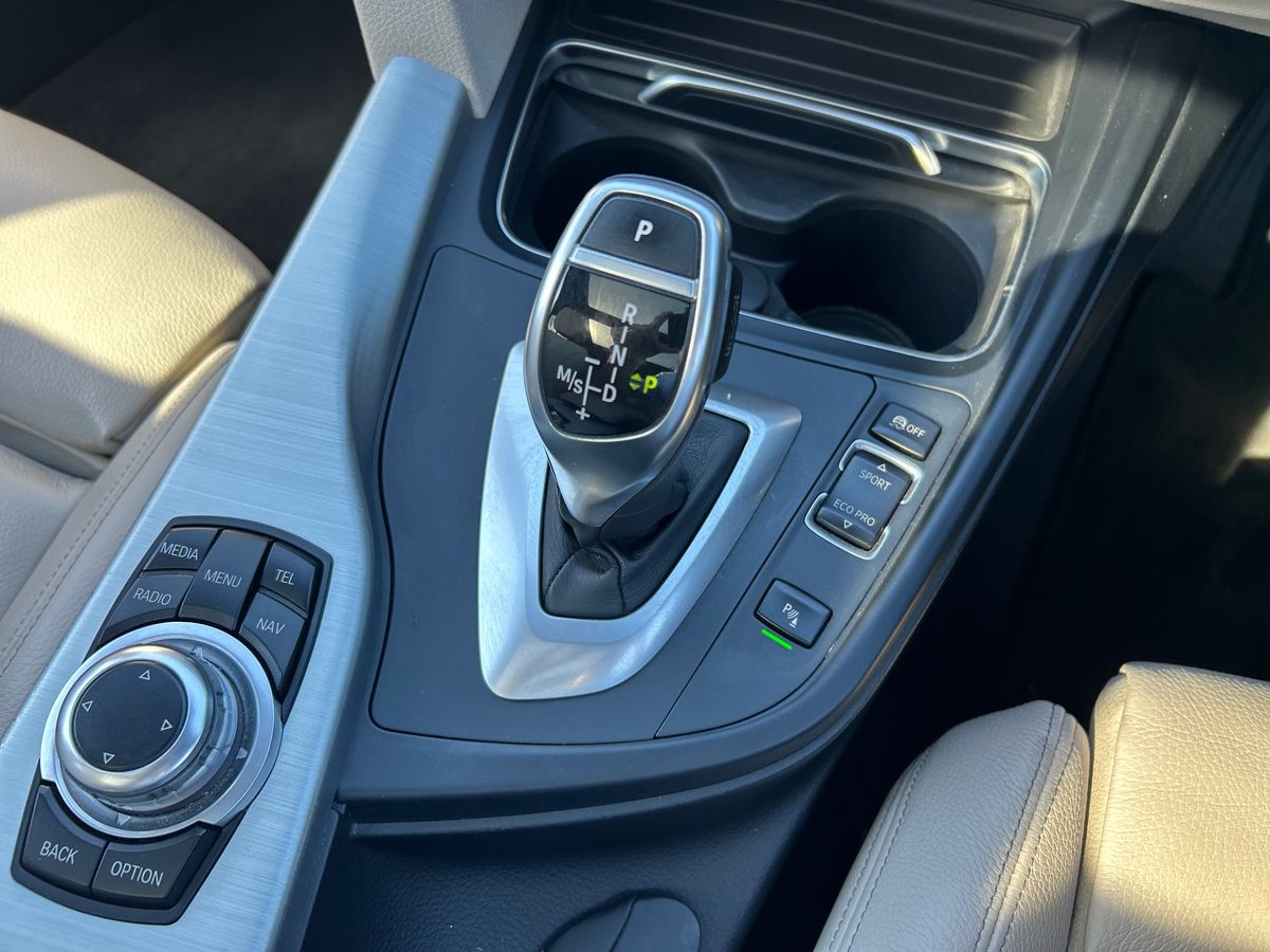 BMW 3 Series Photo 12