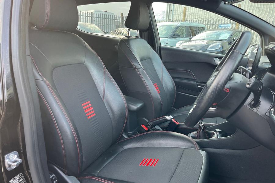 Ford FIESTA Photo autoimg-b697b55aa22662bb726564c584c4ef2e237d403f.jpg