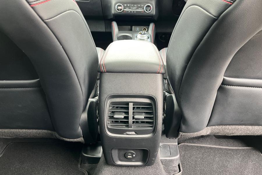 Ford Kuga Photo autoimg-b6983d182957fe0b57076ffed286ce37589df2fd.jpg