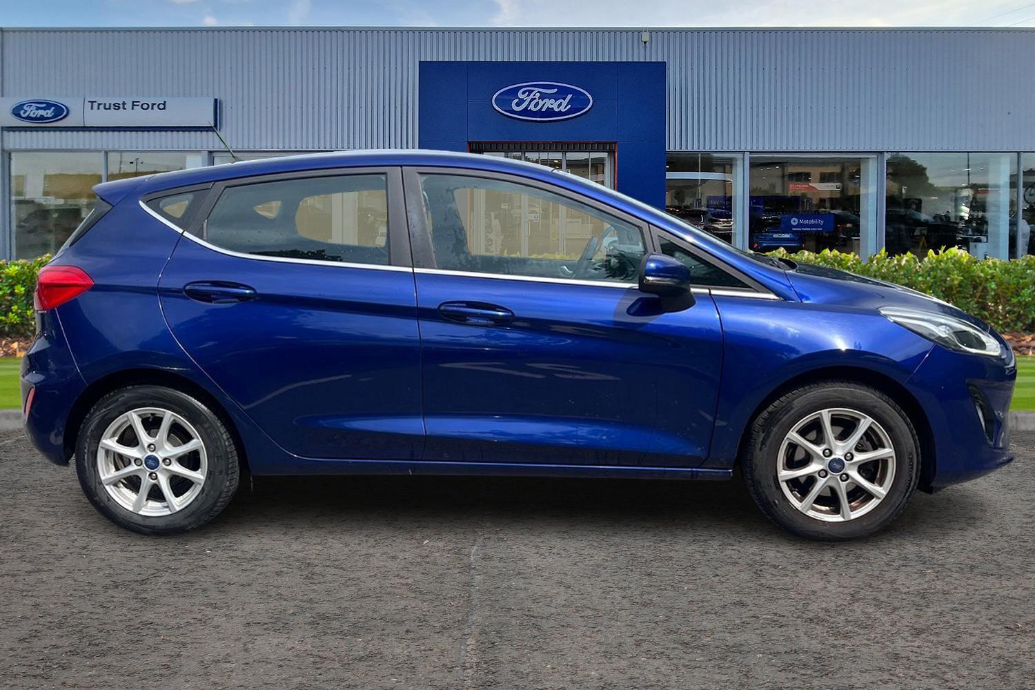 Ford Fiesta Photo 2
