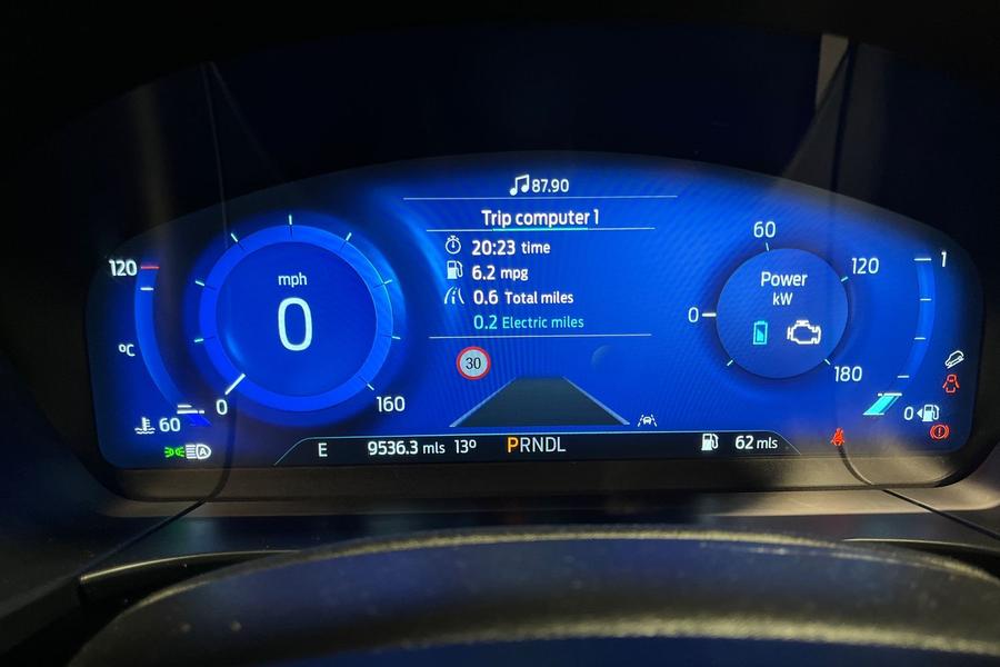 Ford KUGA Photo autoimg-b699db37d113eda0e56910fdff9f9a014bc512ce.jpg