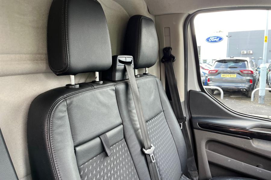 Ford TRANSIT CUSTOM Photo autoimg-b69a8f8d96eefd44eff8fff153d4301c28fd1a4a.jpg