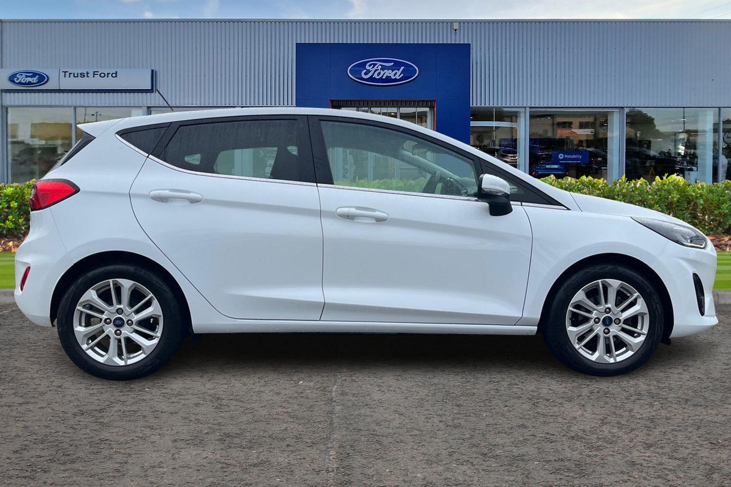 Ford FIESTA Photo 2