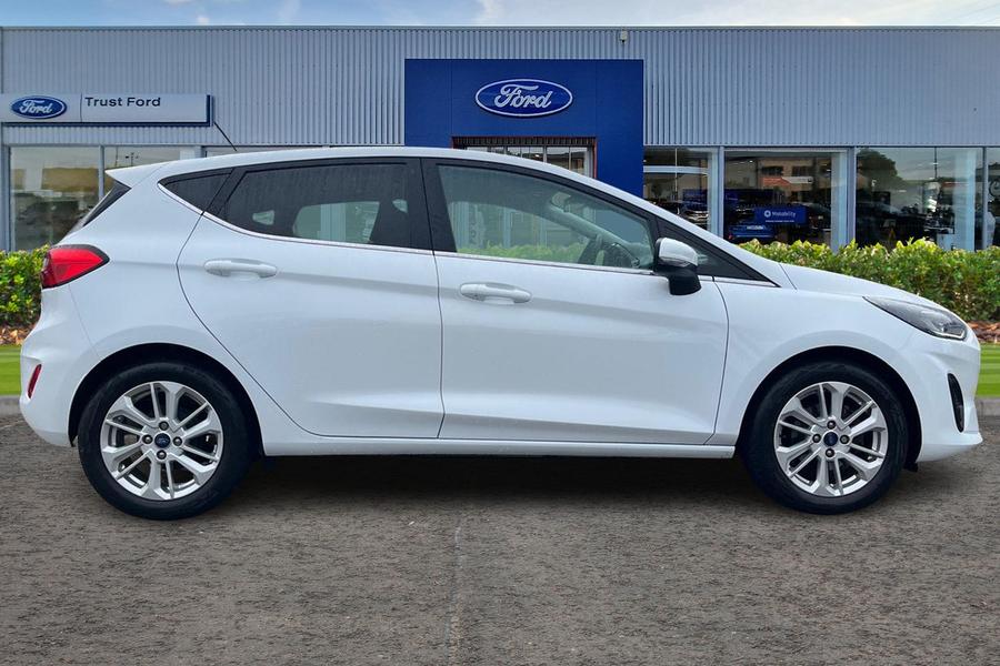 Ford FIESTA Photo autoimg-b69b3ecd9ea818985f61862a0d05ad2fccd496e5.jpg