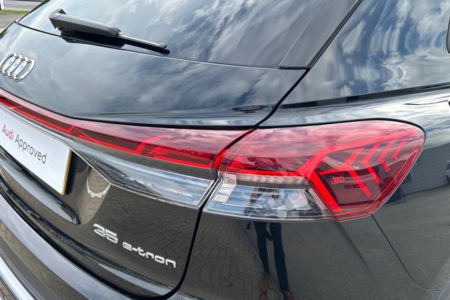 Audi Q4 E-Tron Photo 18