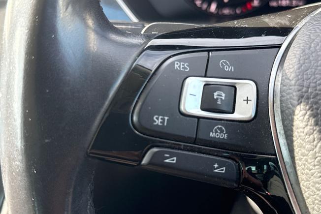 VOLKSWAGEN Tiguan Photo 16