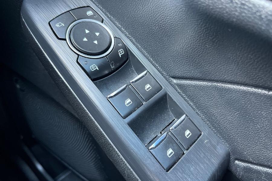 Ford Kuga Photo autoimg-b6a2799e4b44ce0d301392e359d05093719b51cd.jpg
