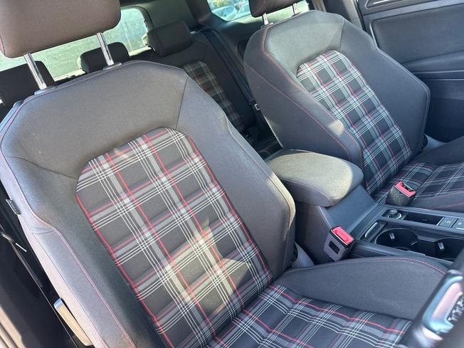 VOLKSWAGEN Golf Photo 25