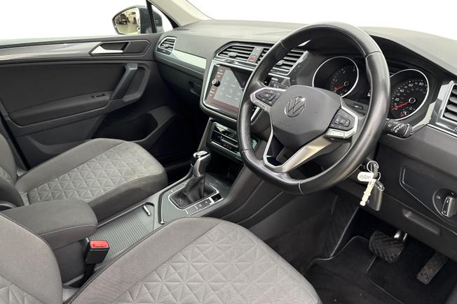 VOLKSWAGEN Tiguan Photo 6