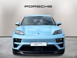 PORSCHE Macan Photo 2