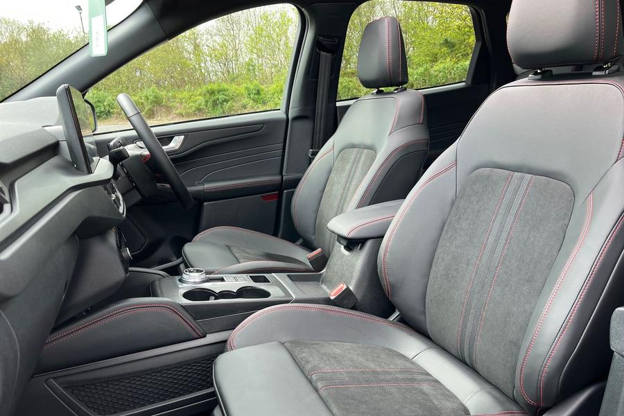 FORD KUGA Photo autoimg-b6b1bd317ea12705cfb75c1324098fb73add0759.jpg