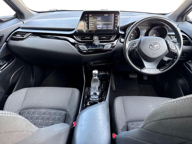 TOYOTA C-Hr Photo 10