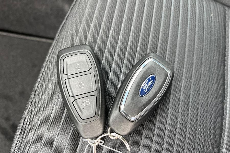 Ford FOCUS Photo autoimg-b6b81be09c0090158f6547d0f5aee1c49766612e.jpg