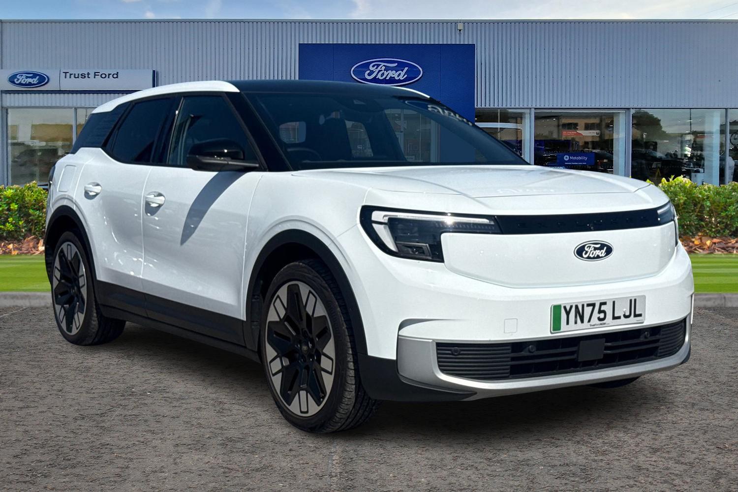 Ford Explorer Photo 0