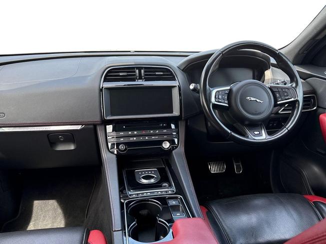 JAGUAR F-Pace Photo 11